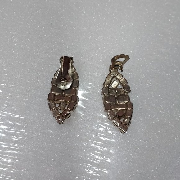 Vintage Aurora Borealis Oval clip on earrings - Picture 3 of 4